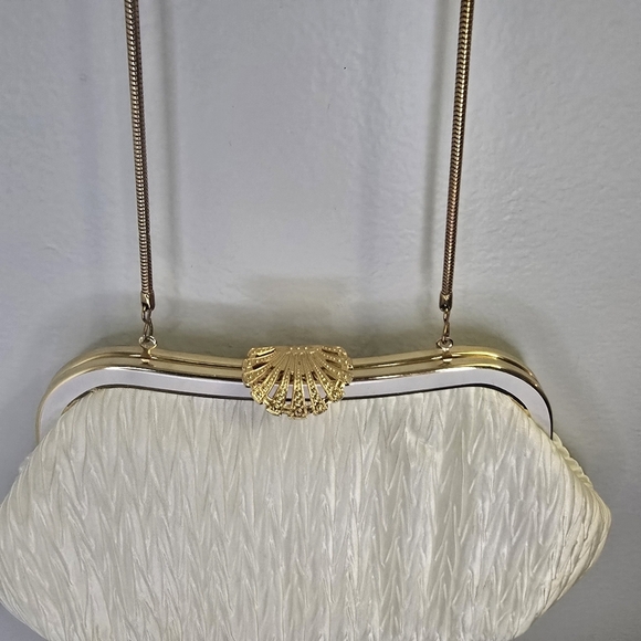 Goldco Vintage Pearl White Evening Bag 1970's Seashell Closure - Picture 3 of 15